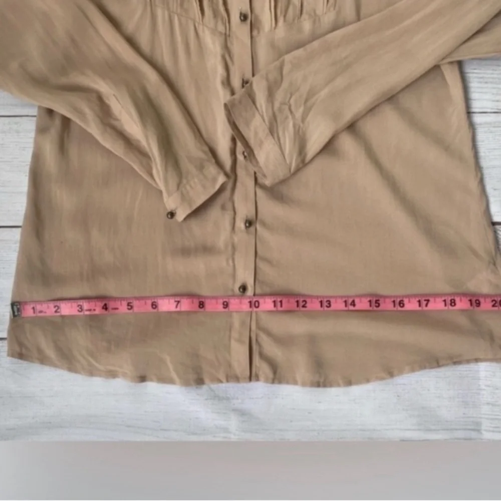 EXPRESS Lightly Ruffled Beige Button Down Blouse Size Small
